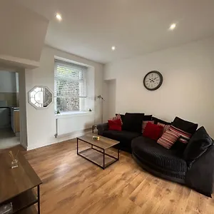 Modern 4 Bedroom House Central, Sleeps 7 People, Swansea